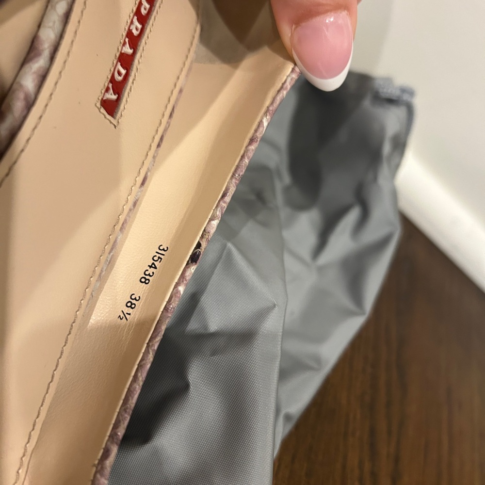 Prada snakeskin leather embossed small heel with bow pump. 38.5 Calzature Donna - Picture 5 of 7